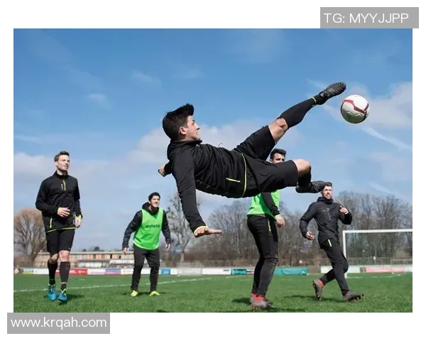 足球巨星与钓鱼爱好者的跨界之旅：绿茵场与钓鱼竿上的奇妙碰撞